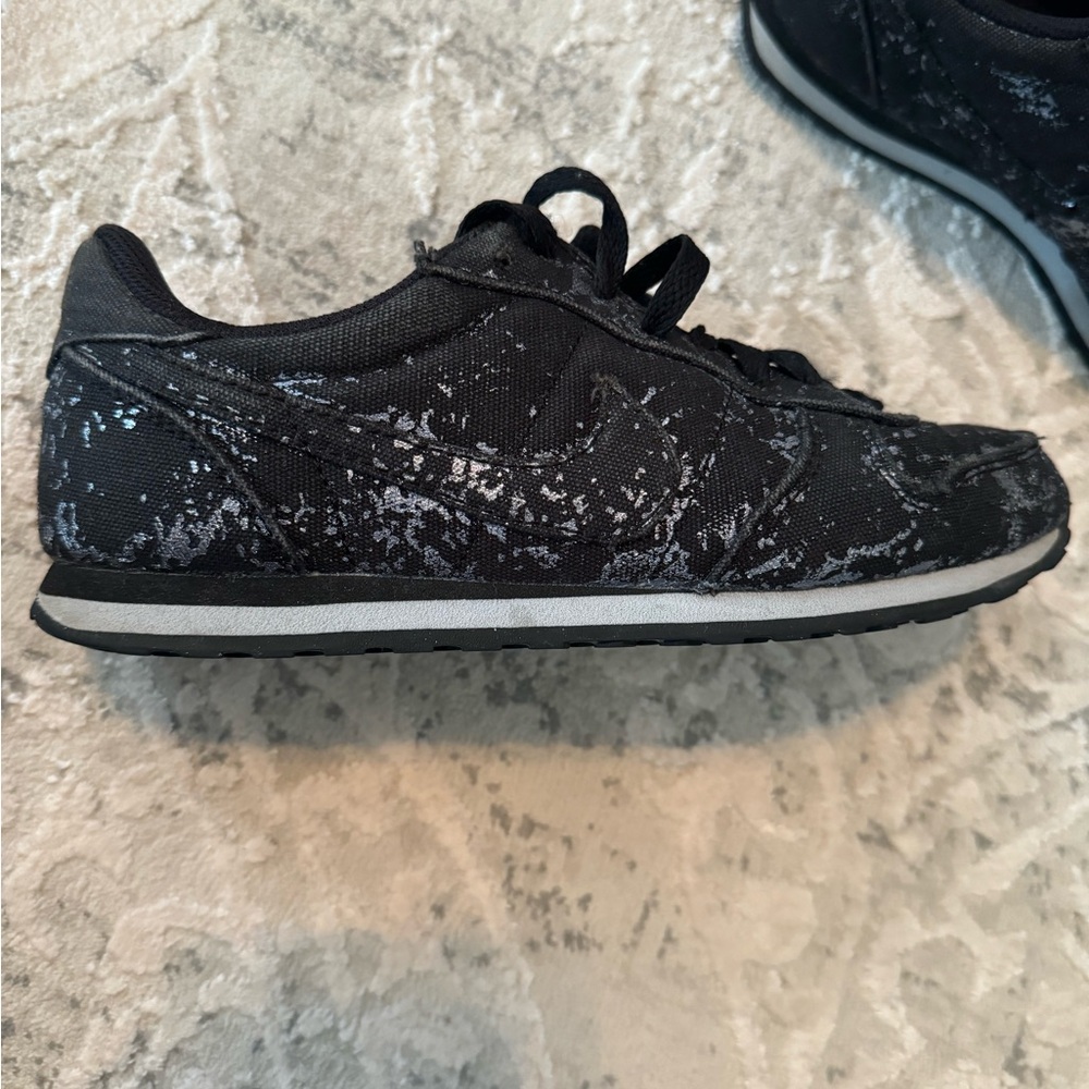 Nike Black and White Running Shoes